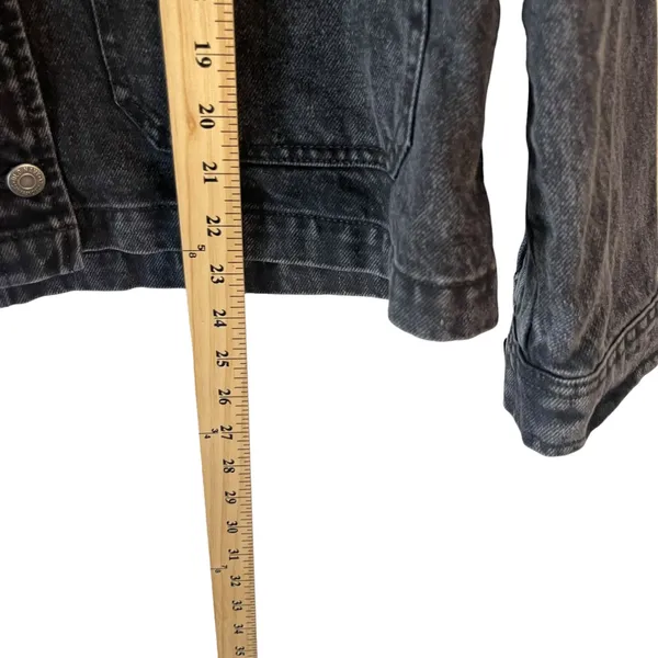 Old Navy Women's Size Medium Black Denim Button Up‎ Trucker Jacket - Image 8