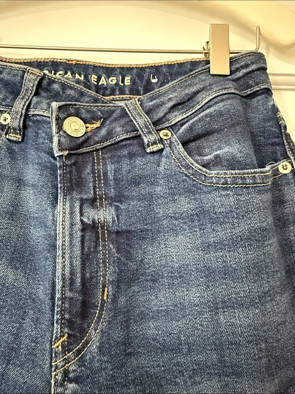 American Eagle Outfitters Dark Indigo High-Rise Mom Straight Jeans Size 6 BNWT - Image 4