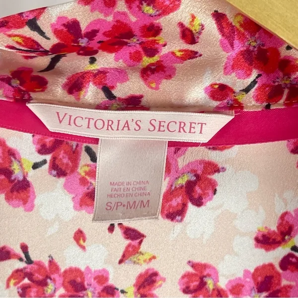 Victoria's Secret Medium Floral Satin Robe Feminine Flowy Pockets - Image 6