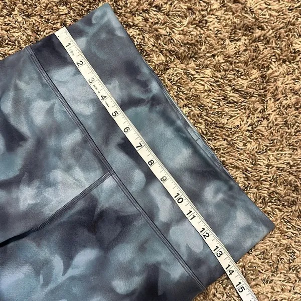 Athleta Elation Blue Tie Dye Print Leggings Medium - Image 2