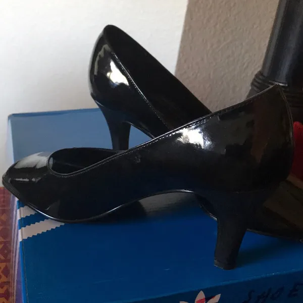 Shoes - Image 5