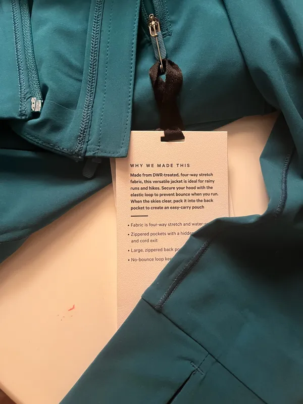 Lululemon jacket, dark green size 0! - Image 5