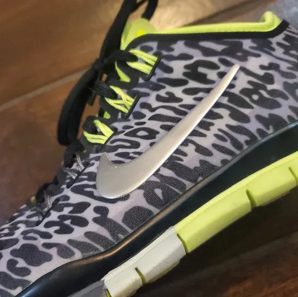 Nike Free Run lime green gray and black in size 6 in great condition - Image 3