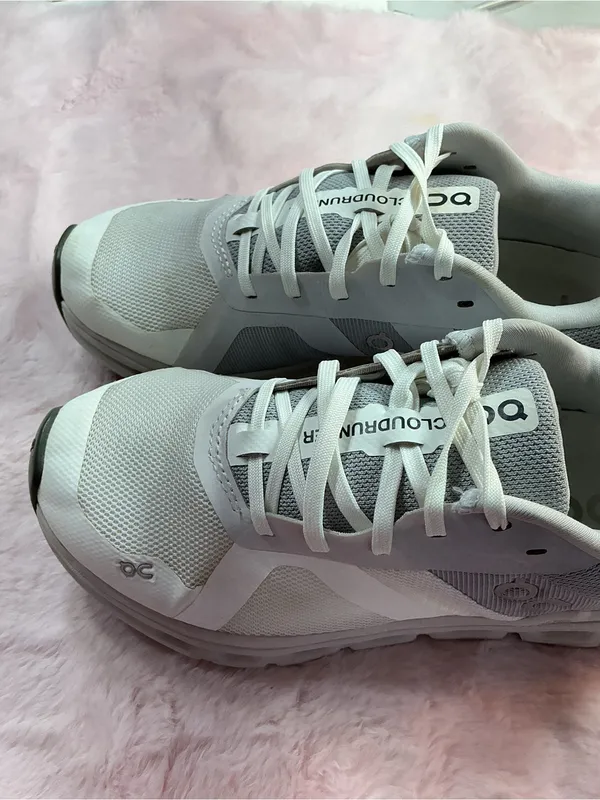 On Running White Cloudrunner Women's Athletic Shoes c129 Size undefined - Image 5