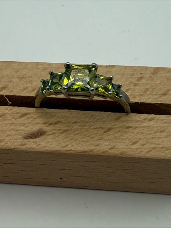 925 Sterling Silver Yellow Green Princess Cut 5 Stone Ring Size 9 - Image 2