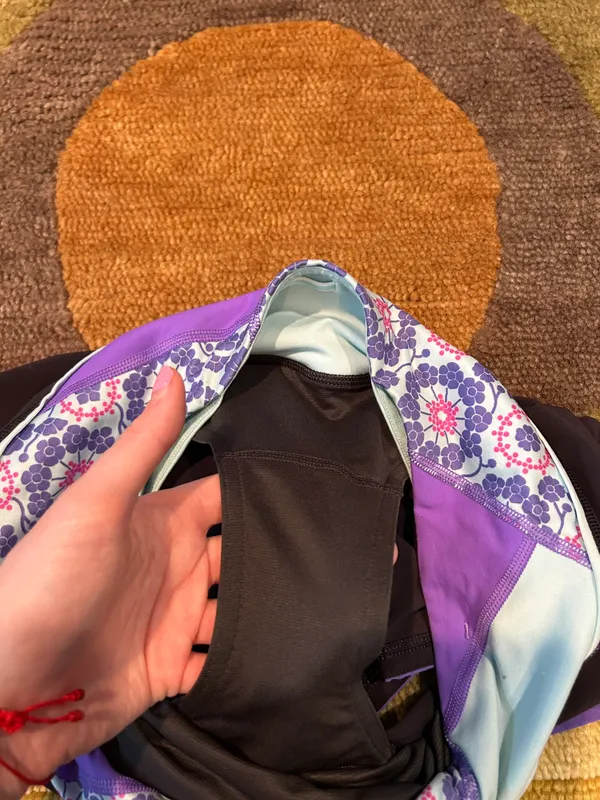 Lululemon Like-New Groovy Run Shorts Black Purple Built in Underwear Size 4 - Image 5