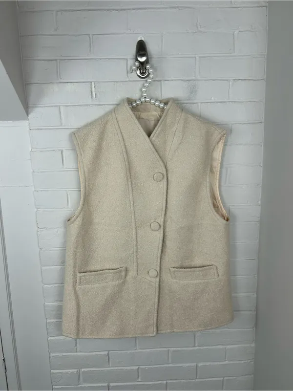 Amazon Cream Light Sherpa Boucle Knit Vest Size L - Image 9