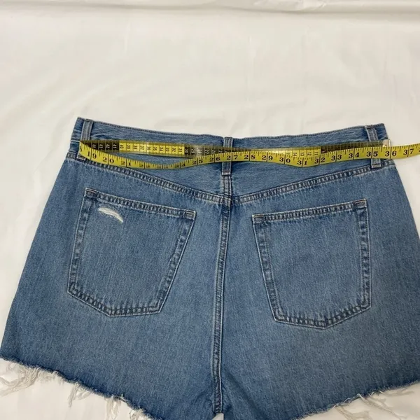 Uniqlo ,Women’s,Blue,Distressed,Short Jeans.Size-10 - Image 3