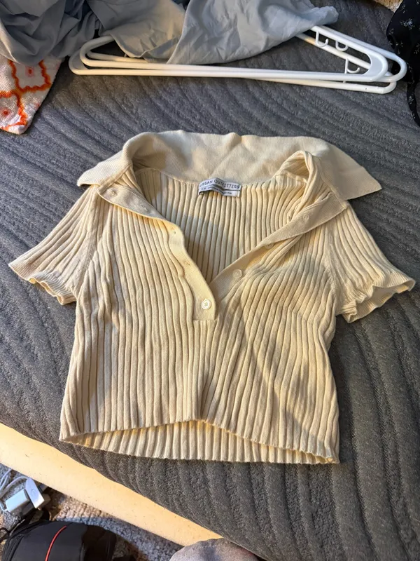 Brandy Melville Button Top Crop - Image 3