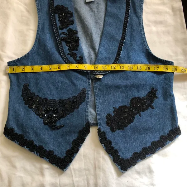 90s Vintage Embroidered navy blue jean denim vest black beading - a unique, western-inspired piece #westernvibes #countrychic #boho #indie Size M, Measurement in pics - Image 5