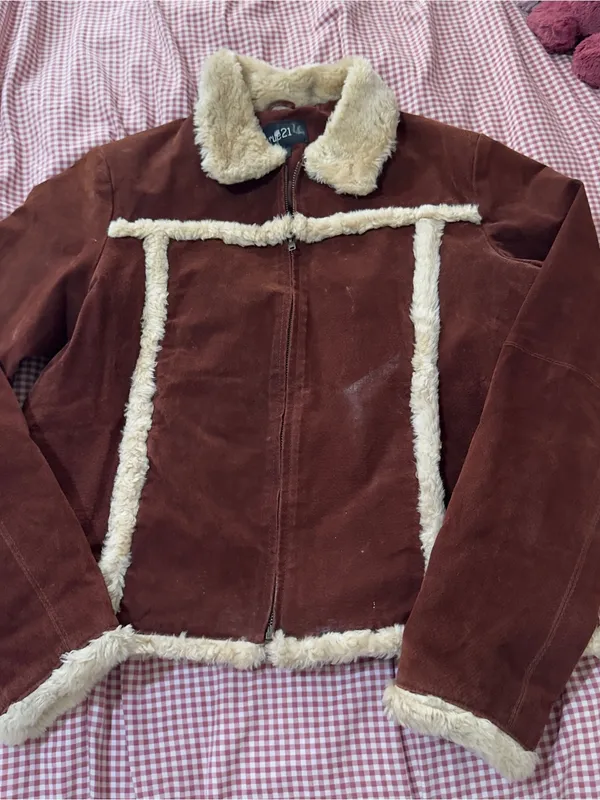 Rue 21 Y2K Brown Leather Jacket with Cream Shearling Trim - Image 2
