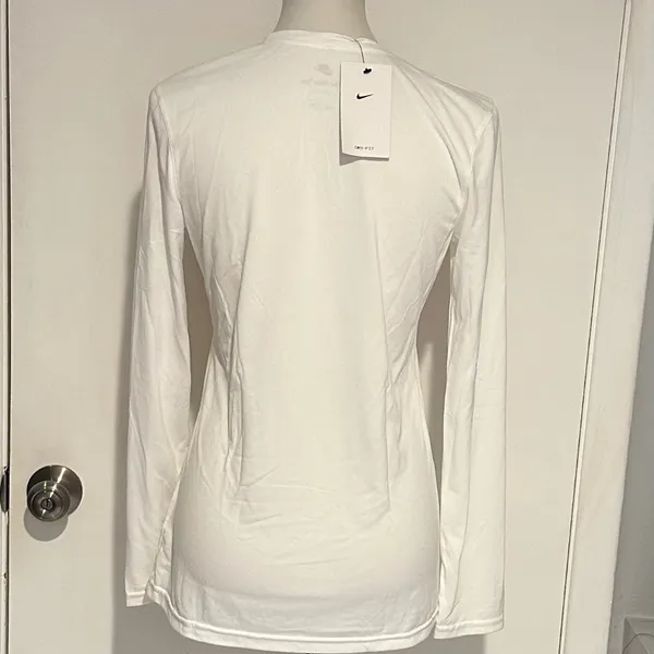 The Nike Tee Women's - Dry Fit - Long Sleeve - Size‎ M - NEW With Tags. - Image 3