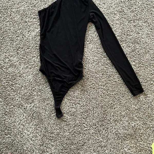 Missguided one sleeve asymmetrical bodysuit. Size 2. Never‎ wore. - Image 8