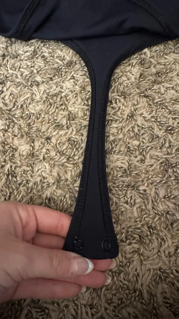 Aritzia Babaton Contour Bodysuit Long Sleeve Square Neck Black - Image 5
