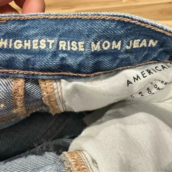 American Eagle Highest Rise Mom Jeans Women’s 4 - Image 2
