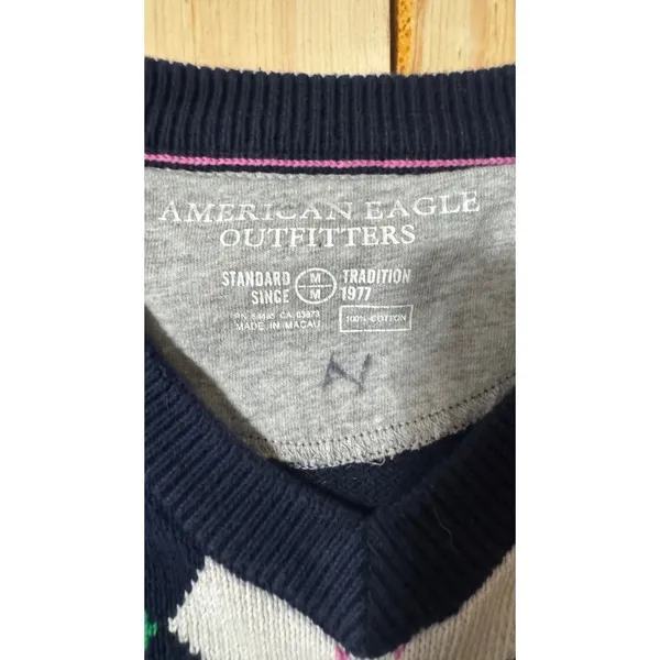 American Eagle Outfitters Navy Blue Argyle V-Neck‎ Cotton Sweater Womens Medium - Image 3