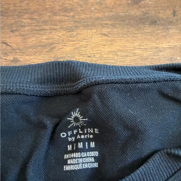 Aerie Top Women’s Medium Black Workout Shirt Long Sleeve Cropped Tight - Image 2