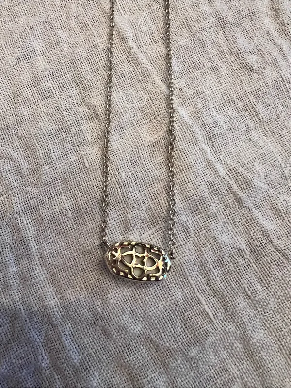 Kendra Scott Elisa Gold and White Necklace - Image 4