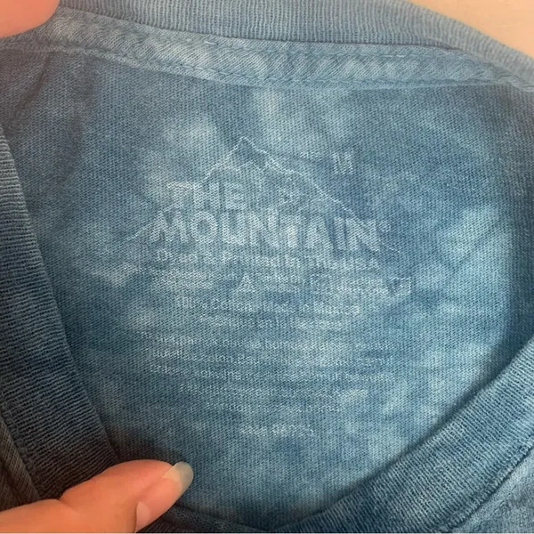 The Mountain size medium unisex turtle Ocean Blue Tie-Dye T-Shirt newport aquari - Image 3
