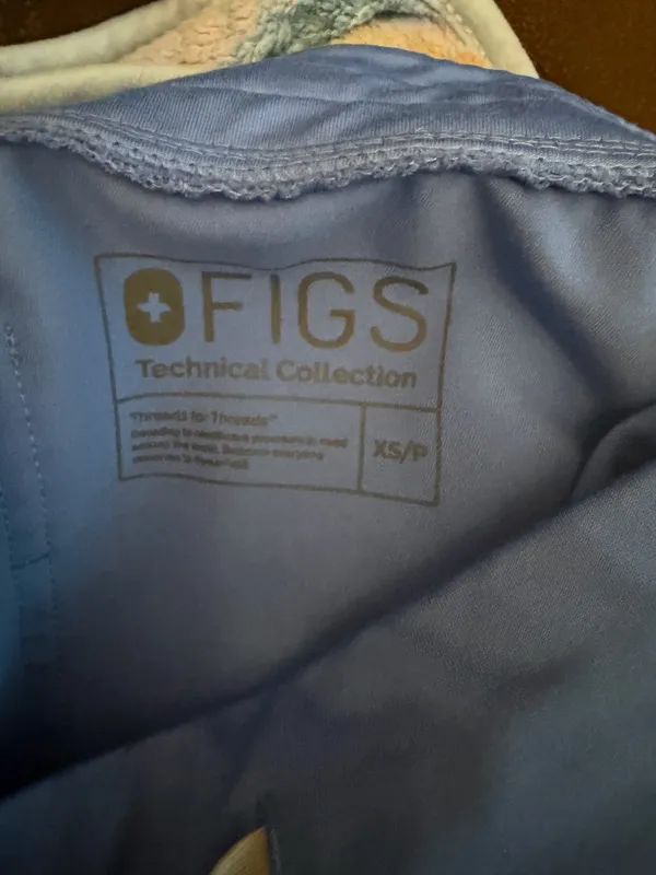 FIGS Scrub Set - Image 7
