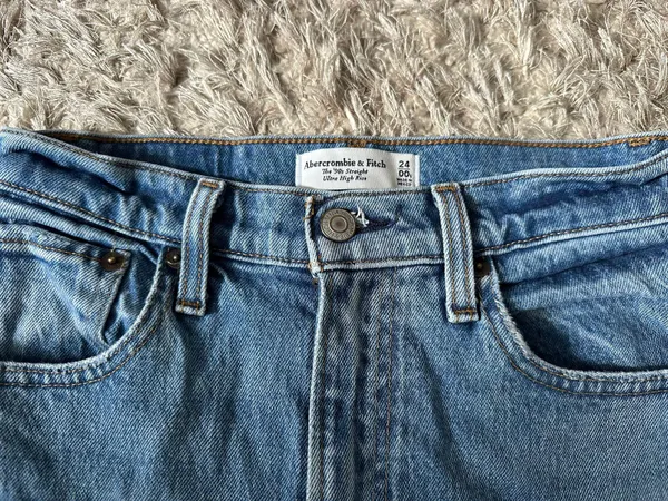 Abercrombie Jeans - Image 3