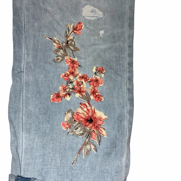 NEW White House Black Market Distressed Floral Embroidered Girlfriend Jeans 14 - Image 4