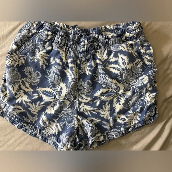 American Eagle Blue & White Tropical Floral‎ Print High Rise Shorts Small - Image 3
