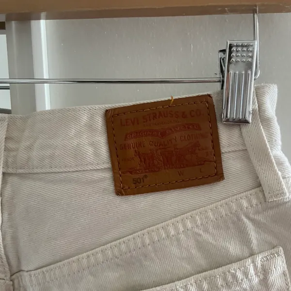 Levi's Cream Mid-Rise 501 Shorts - Image 4