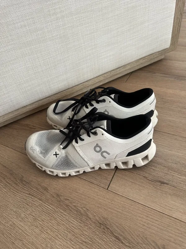 On Cloud Anthropologie X 3 Sneakers in White Size US 7.5 - Image 6