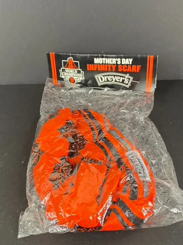 San Francisco Giants 2014 Mother's Day Promo Infinity Scarf - Image 2