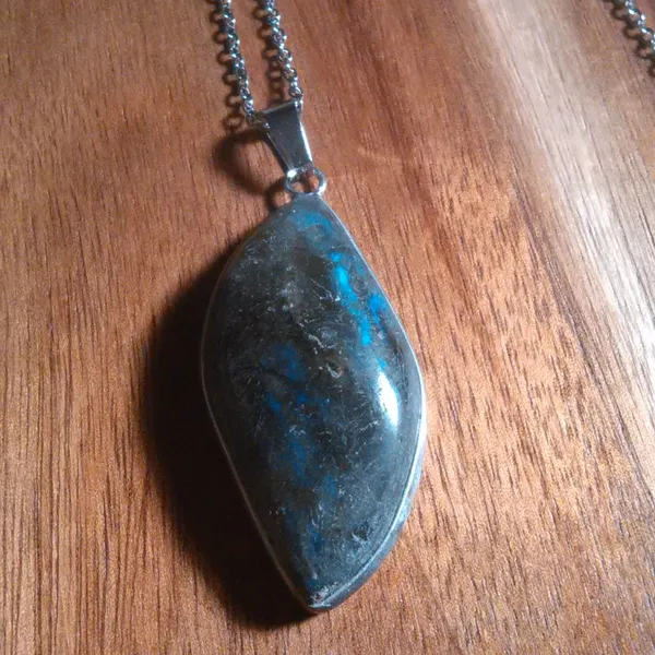 Malagasy Labradorite Stainless Steel Pendant Necklace - Image 3