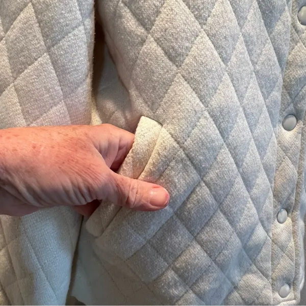 Quilted White cream Puffer Jacket Vero Moda large pockets lined - Image 10