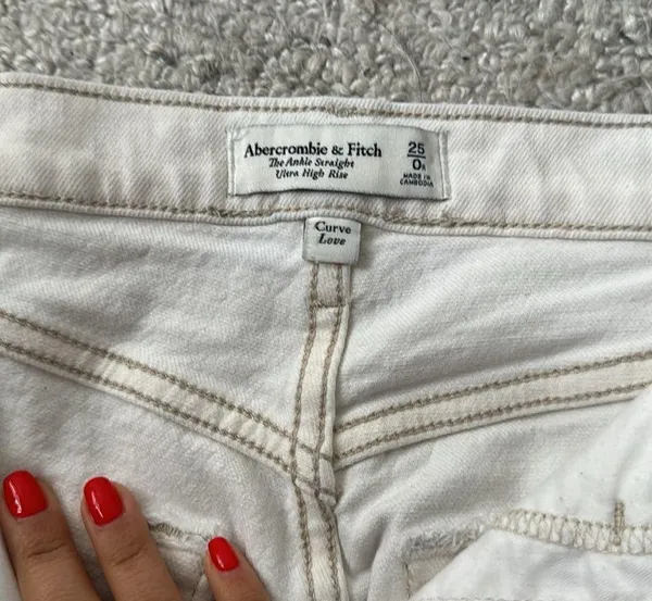 Abercrombie Curve Love Ultra High Rise 90s Straight Jean 25 short - Image 8