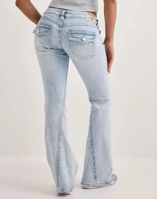 NWT True Religion Joey Mid Rise Flare Jeans Light Wash Size W29 🩵 - Image 2