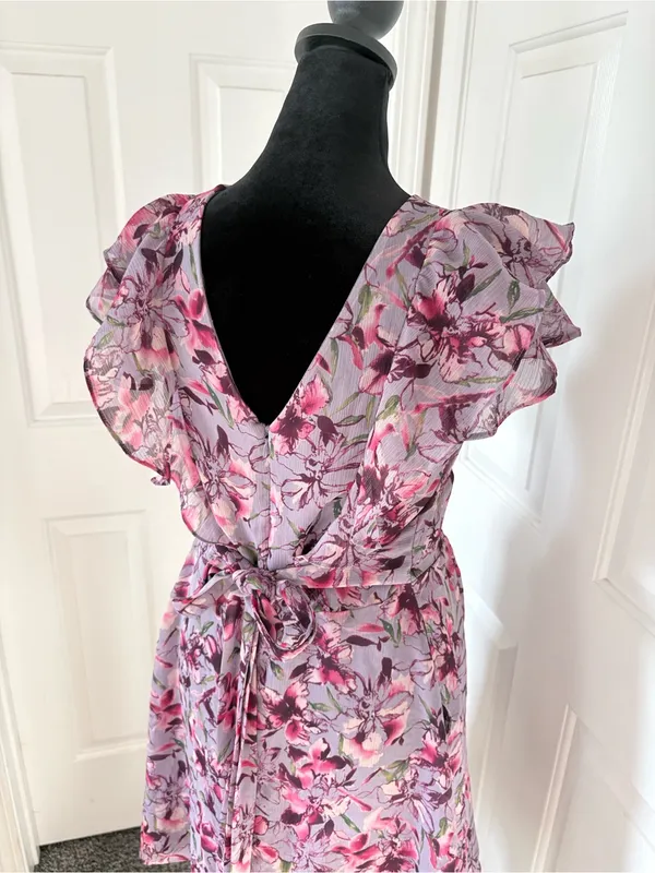 Express purple and pink floral print short-sleeve mini dress with a V-neckline - Image 3
