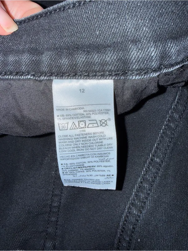 Old Navy Black Women's Denim Shorts - Image 4