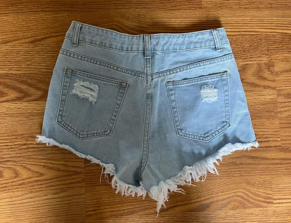 Light Wash High-Waisted Denim Shorts - Image 2