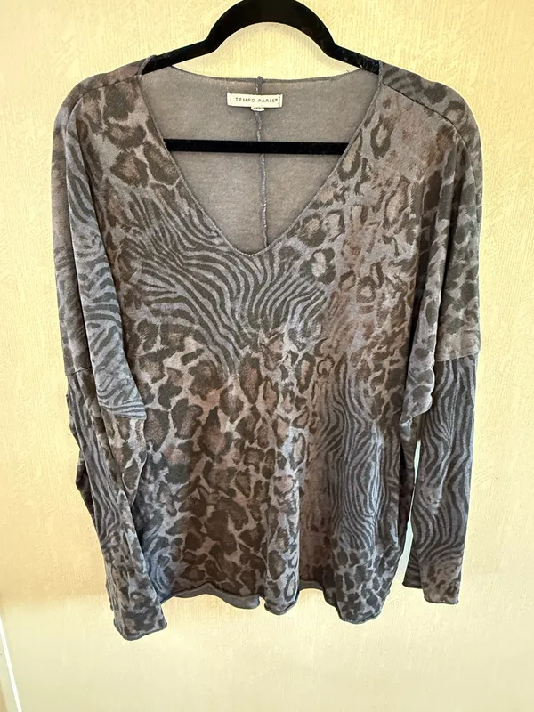 Tempo Paris M/L Oversized Mixed Animal Print Long Sleeve Top Made in Italy - Image 3