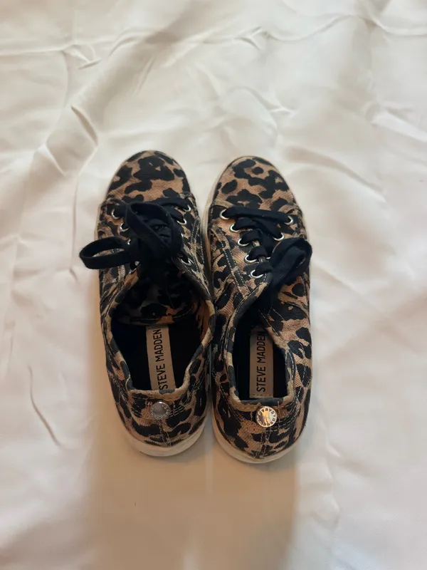 Steve Madden Leopard Print Canvas Sneakers with Black Laces - Image 3