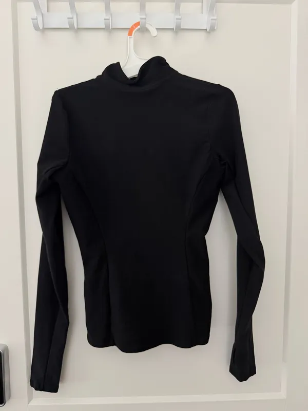 Alo Yoga Long Sleeve Top - Image 5