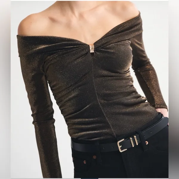 Abercrombie & Fitch Off-The-Shoulder Hardware Top size XL - Image 6