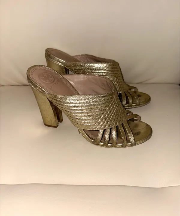Tory Burch Brida high-heeled mules in metallic gold leather (color "Gold"). They have minor damage to the insole. Size 7 - Image 4
