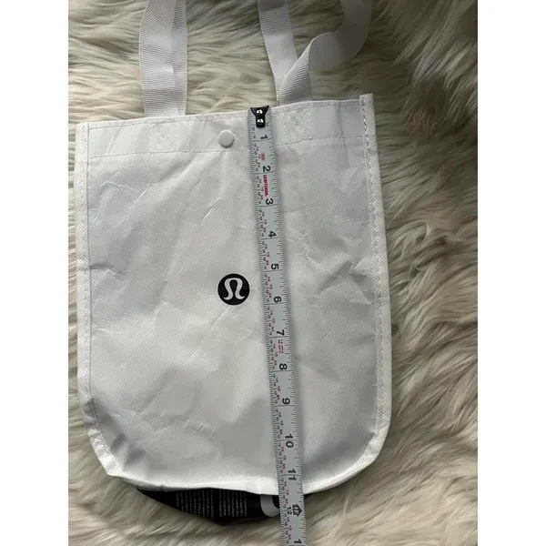 Lululemon White Tote Bag - Stylish & Durable - Image 2