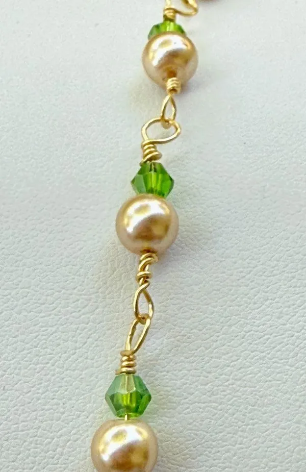 Hand Crafted Green Crystal & Cream Pearl Gold Tone Wire Wrapped Chain Bracelet - Image 2