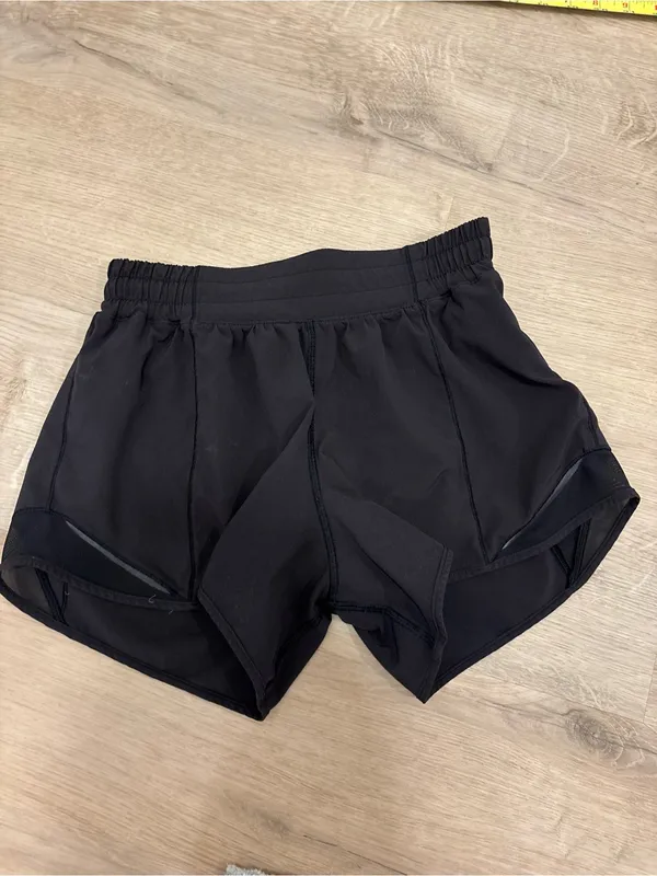 Lululemon Hotty Hot Shorts In Black Size 6 Tall - Image 2