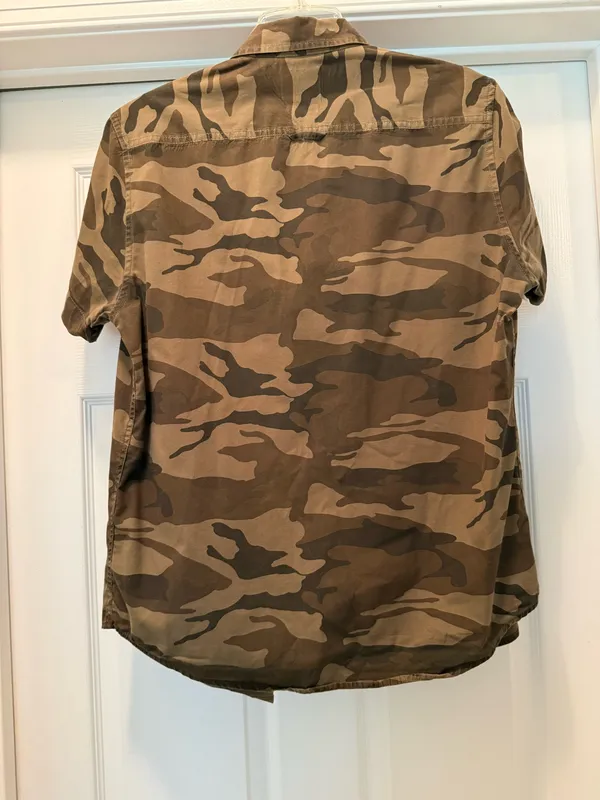 Denim & Flower Men's Short-Sleeve Camo Button-Up Shirt - Image 2