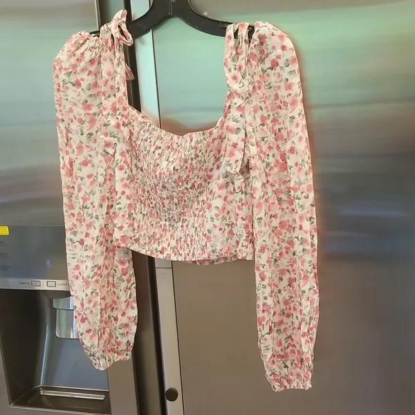 💕ASTR THE LABEL💕 Floral Tie Shoulder Long Sleeve Top ~ Pink Floral Print M NWT - Image 11