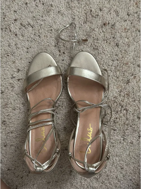 Gold Heels Silver Size 9 - Image 4