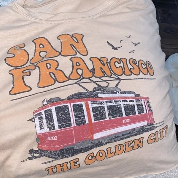 Altar'd State San Francisco T-shirt size medium - Image 3