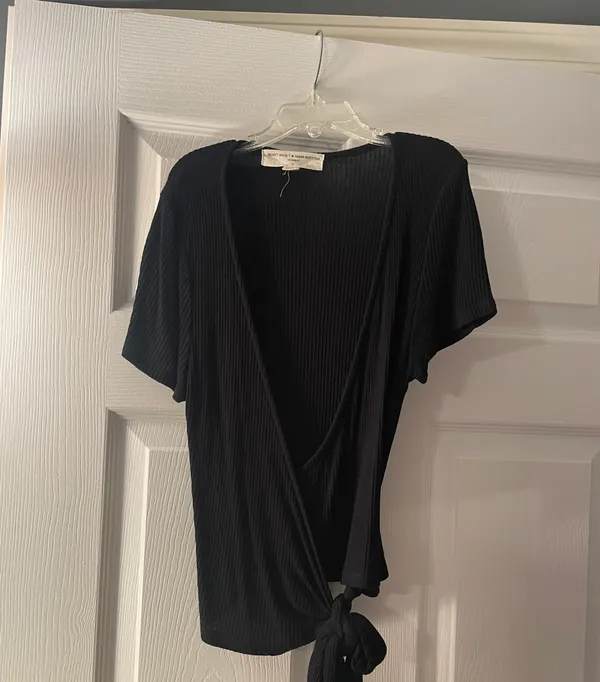 Urban Outfitters Crop - Image 2